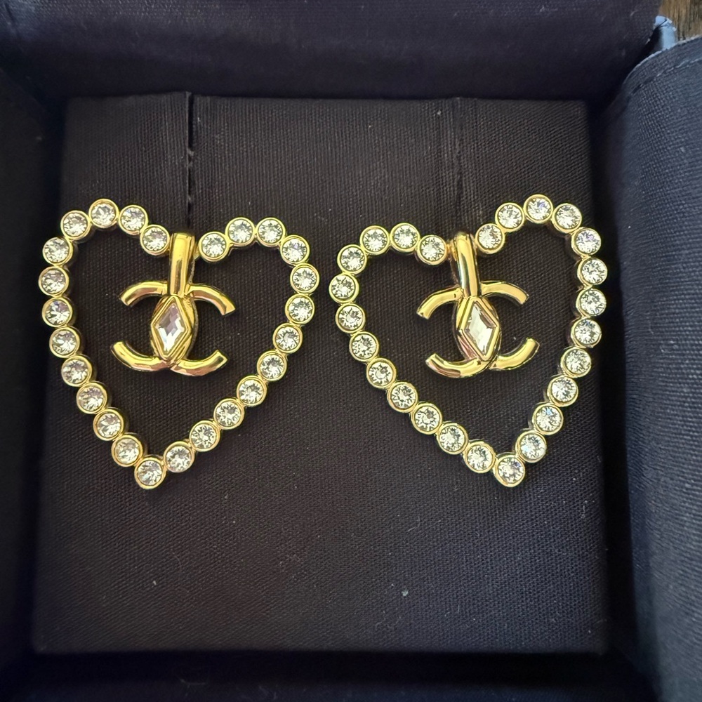 CHANEL CC Logos Rhinestone Heart Stud Earrings Gold Tone L23C Auth w/Box #3331